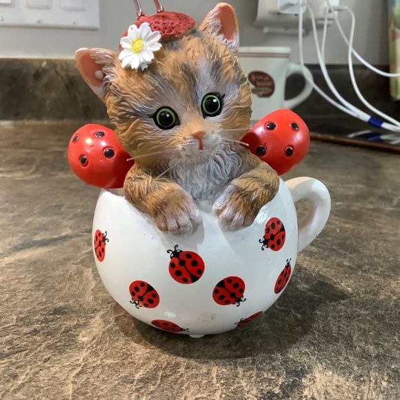 Collectors Ladybug Kitty Ornament. Sooo Sweet! - Picture 1 of 6